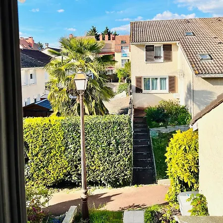 Cozy Airport Retreat: Private Tiny Experience * Roissy-en-France