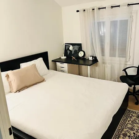 Homestay Cozy Airport Retreat: Private Tiny Experience Roissy-en-France