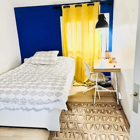 Homestay Cozy Airport Retreat: Private Tiny Experience Roissy-en-France