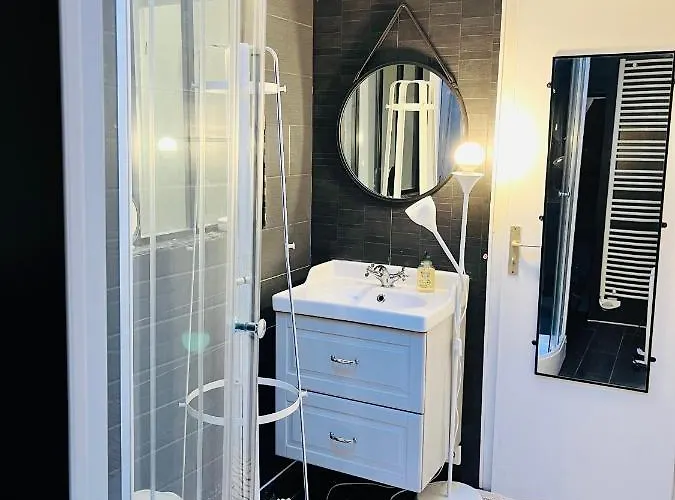 Private In A Tiny 4 Min Drive To Airport Cdg ,1 Private Bathroom Ideal For Families And Friends منزل للإقامة