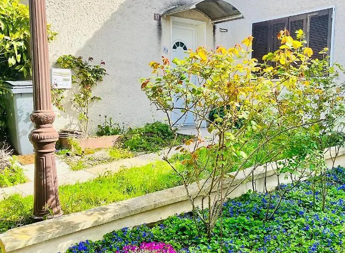 Private In A Tiny 4 Min Drive To Airport Cdg ,1 Private Bathroom Ideal For Families And Friends منزل للإقامة