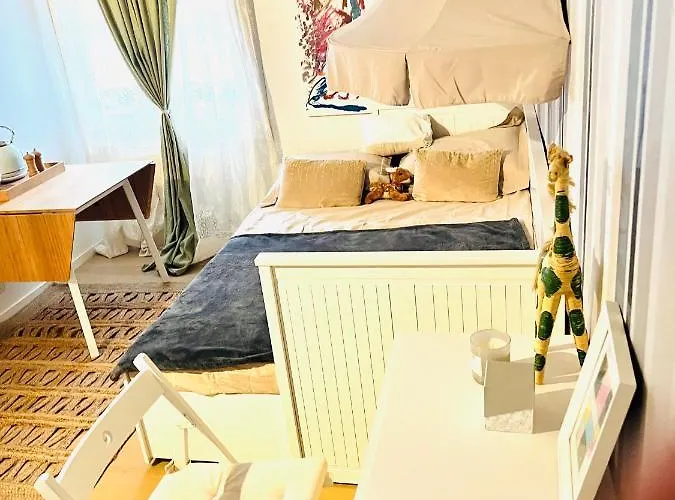 Private In A Tiny 4 Min Drive To Airport Cdg ,1 Private Bathroom Ideal For Families And Friends